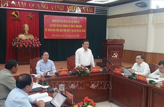 Đoàn công tác Bộ Chính trị làm việc với Ban Thường vụ Tỉnh ủy Bình Định - Ảnh 1.