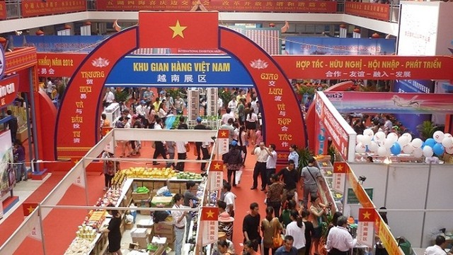 Hơn 220 gian hàng tham gia Hội chợ thương mại quốc tế Việt - Trung - Ảnh 1.