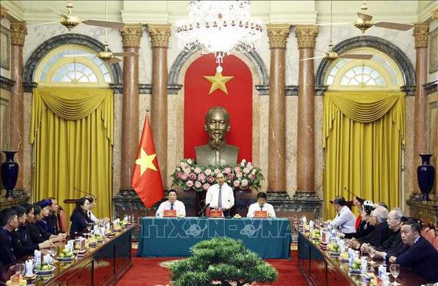 Chủ tịch nước gặp mặt đại biểu đồng bào dân tộc thiểu số tỉnh Cao Bằng - Ảnh 1.