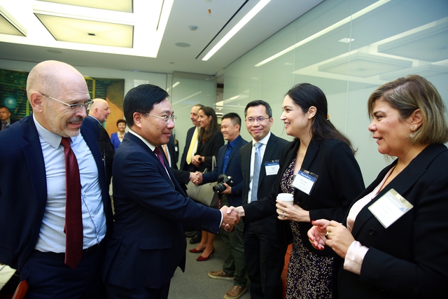 Chính phủ Việt Nam tạo niềm tin cho các nhà đầu tư yên tâm, mở rộng kinh doanh - Ảnh 1.