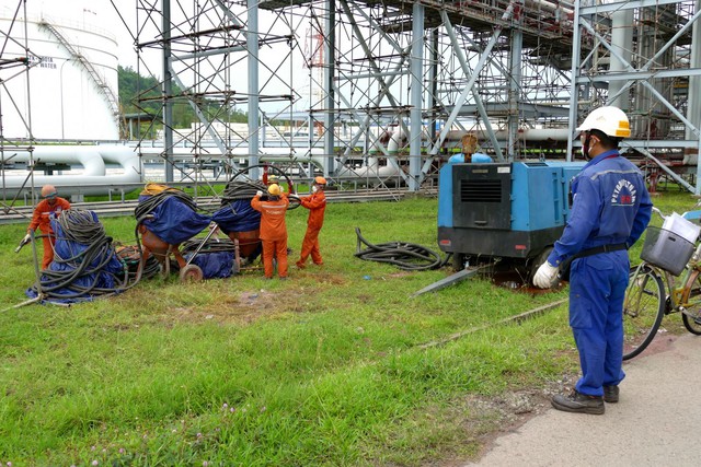 NMLD Dung Quất đã sẵn sàng ứng phó với bão số 4 - Ảnh 7. NMLD Dung Quất đã sẵn sàng ứng phó với bão số 4 - Ảnh 7.