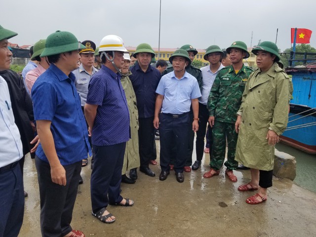 Bộ trưởng Bộ NN&PTNT đôn đốc công tác ứng phó bão tại Thừa Thiên Huế - Ảnh 3.
