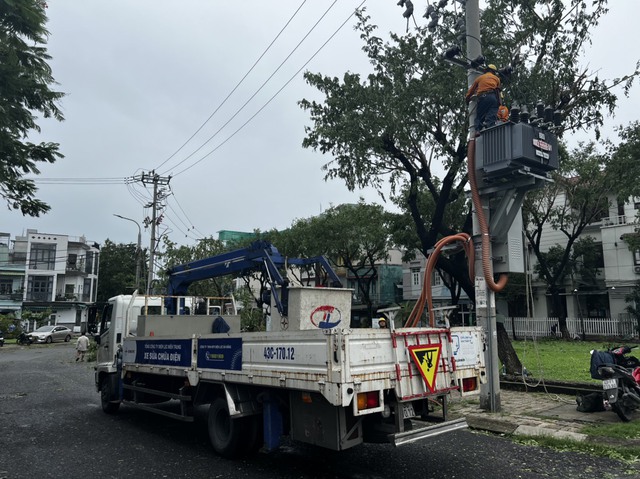 Đà Nẵng: Khẩn trương khắc phục thiệt hại sau bão - Ảnh 9. Đà Nẵng: Khẩn trương khắc phục thiệt hại sau bão - Ảnh 9.