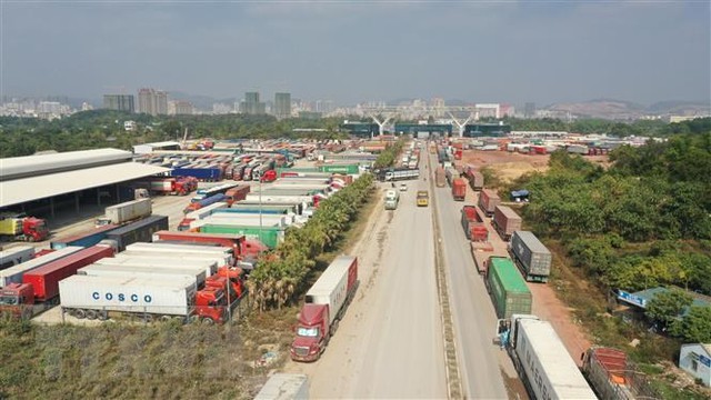 Thủ tướng yêu cầu xử lý tiêu cực hoạt động xuất khẩu, nhập khẩu tại các cửa khẩu biên giới đất liền - Ảnh 1.