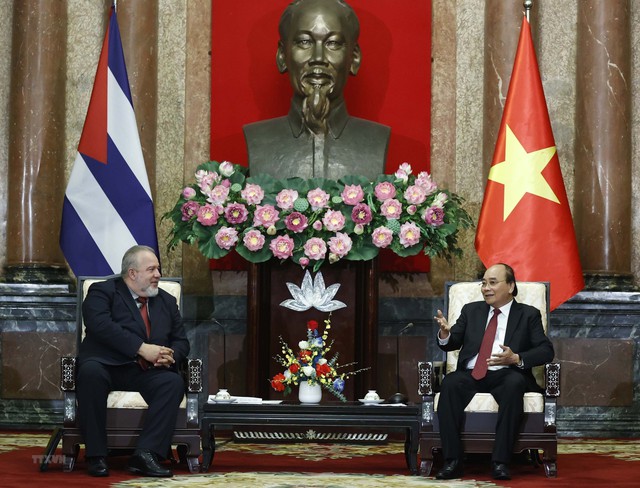 Chủ tịch nước Nguyễn Xuân Phúc hội kiến Thủ tướng nước Cộng hòa Cuba  Manuel Marrero Cruz - Ảnh 2.