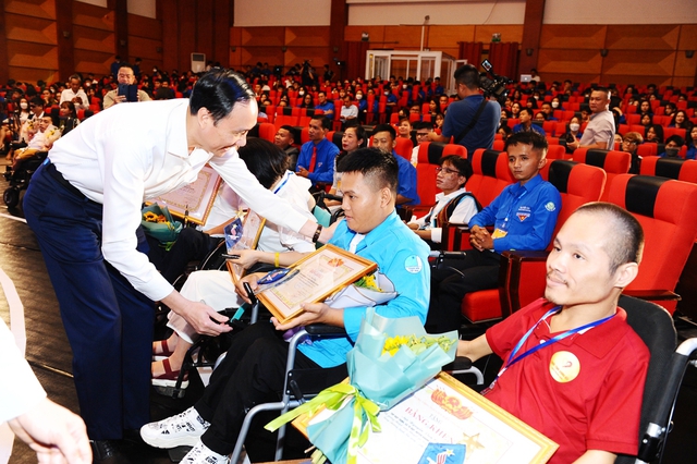 Tuyên dương 50 tấm gương thanh niên khuyết tật tiêu biểu của cả nước - Ảnh 1. Tuyên dương 50 tấm gương thanh niên khuyết tật tiêu biểu của cả nước - Ảnh 1.