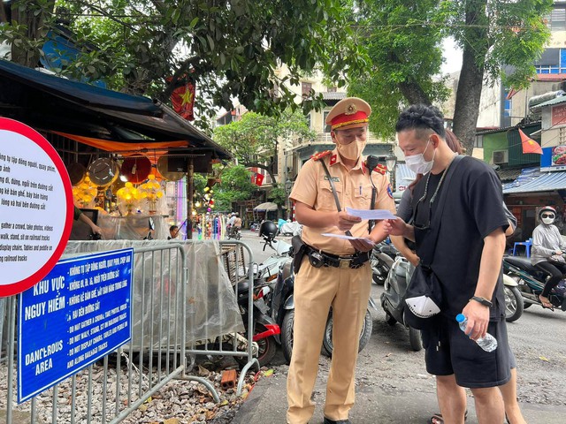 Bộ GTVT trả lời kiến nghị của các hộ dân phố 'cà phê đường tàu' - Ảnh 1. Bộ GTVT trả lời kiến nghị của các hộ dân phố 'cà phê đường tàu' - Ảnh 1.