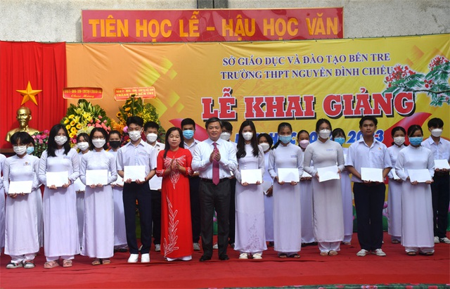 Hơn 200.000 học sinh xứ Dừa Bến Tre bước vào năm học mới - Ảnh 1.