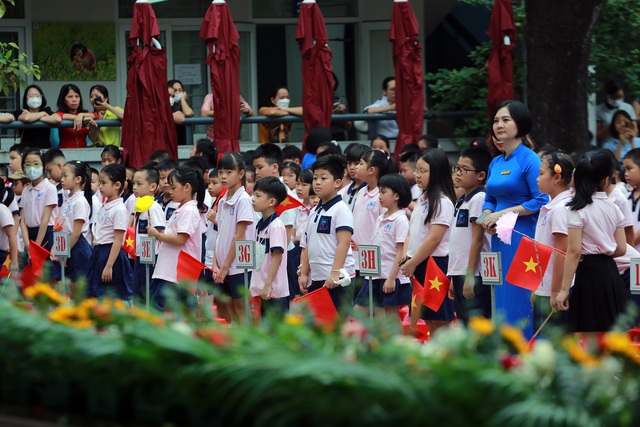 Phó Thủ tướng Vũ Đức Đam vui khai giảng với các cháu học sinh tiểu học - Ảnh 2.