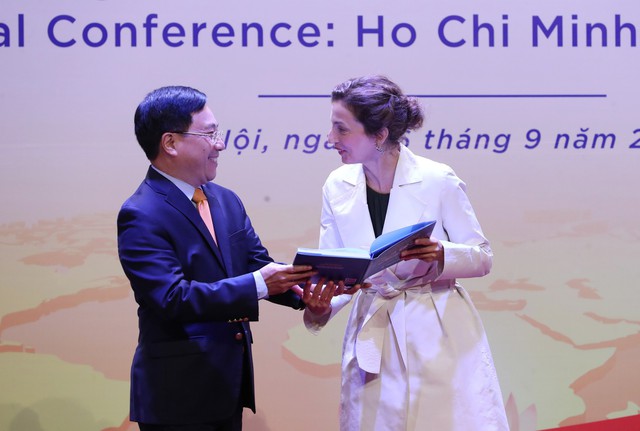 Kỷ niệm 35 năm UNESCO ra Nghị quyết tôn vinh Chủ tịch Hồ Chí Minh - Ảnh 2.