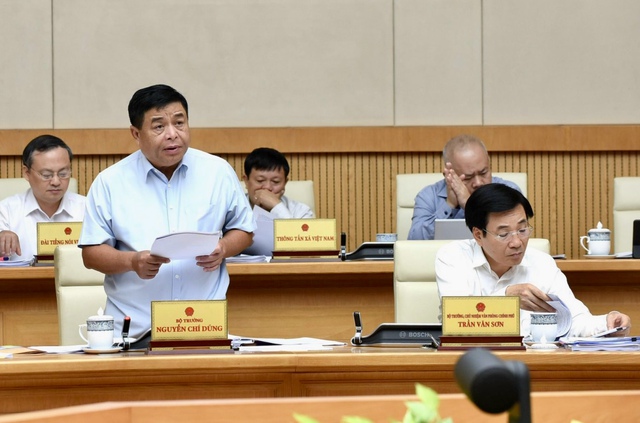 Bộ trưởng Bộ Kế hoạch và Đầu tư Nguyễn Chí Dũng đã báo cáo về tình hình kinh tế-xã hội tháng 8 và 8 tháng năm 2022 - Ảnh: VGP/Nhật Bắc