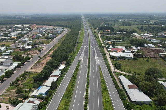Thủ tướng Chính phủ yêu cầu tập trung khắc phục hậu quả vụ cháy gây hậu quả đặc biệt nghiêm trọng tại Bình Dương - Ảnh 2. Thủ tướng Chính phủ yêu cầu tập trung khắc phục hậu quả vụ cháy gây hậu quả đặc biệt nghiêm trọng tại Bình Dương - Ảnh 2.