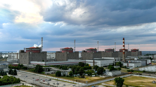 IAEA kêu gọi thiết lập vùng an toàn tại nhà máy điện hạt nhân ở Ukraine - Ảnh 1.