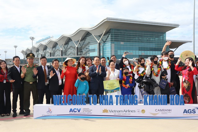 Khánh Hòa đón 2 chuyến bay từ Hàn Quốc và Kazakstan trong ngày đầu năm mới - Ảnh 3.