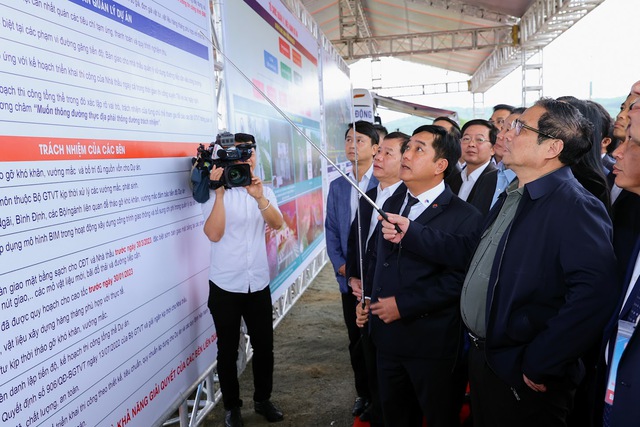 Thủ tướng phát lệnh khởi công đồng loạt 12 dự án cao tốc Bắc-Nam - Ảnh 2.