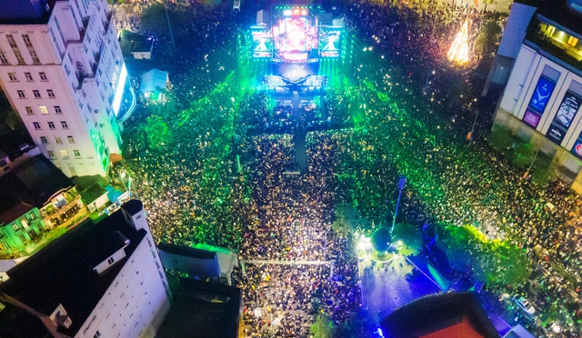 Sôi động tiệc âm nhạc chào năm mới 2023 tại miền Trung - Ảnh 1.