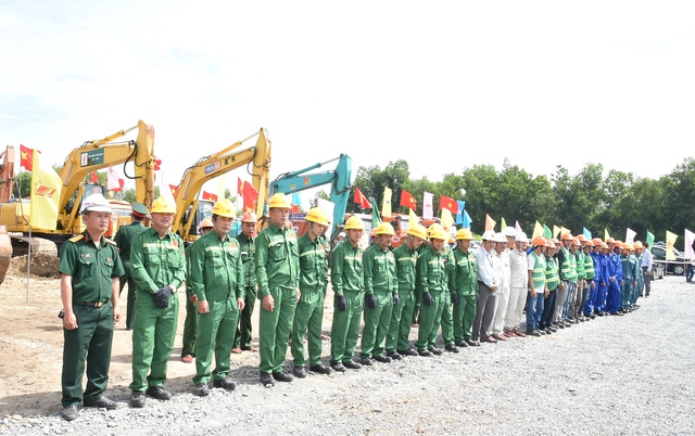 Phó Thủ tướng dự Lễ khởi công dự án thành phần Cần Thơ - Hậu Giang, công trình cao tốc Bắc - Nam - Ảnh 3.