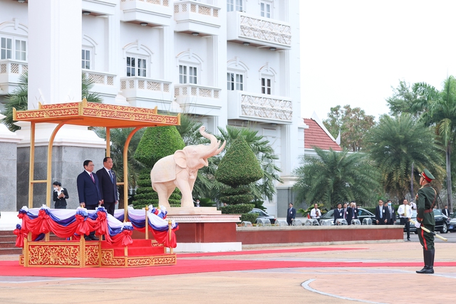 Chùm ảnh: Thủ tướng Phạm Minh Chính bắt đầu thăm chính thức CHDCND Lào - Ảnh 6.