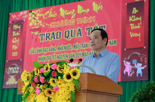 Phó Thủ tướng Trần Lưu Quang tặng quà Tết gia đình chính sách, hộ nghèo tỉnh Ninh Thuận - Ảnh 1.