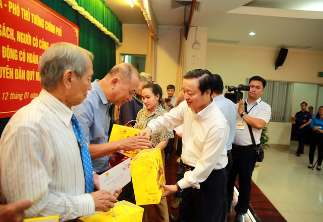 Phó Thủ tướng Trần Hồng Hà tặng quà Tết gia đình chính sách, hộ nghèo tỉnh Đồng Nai - Ảnh 3.