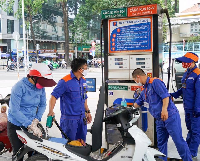 Đề xuất sửa quy định về phương thức điều hành giá xăng dầu - Ảnh 1.