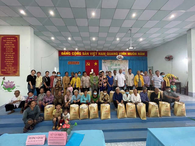 PVCFC mang "Tết ấm no, mùa sung túc" đến bà con khmer tại Trà Vinh - Ảnh 1. PVCFC mang "Tết ấm no, mùa sung túc" đến bà con khmer tại Trà Vinh - Ảnh 1.