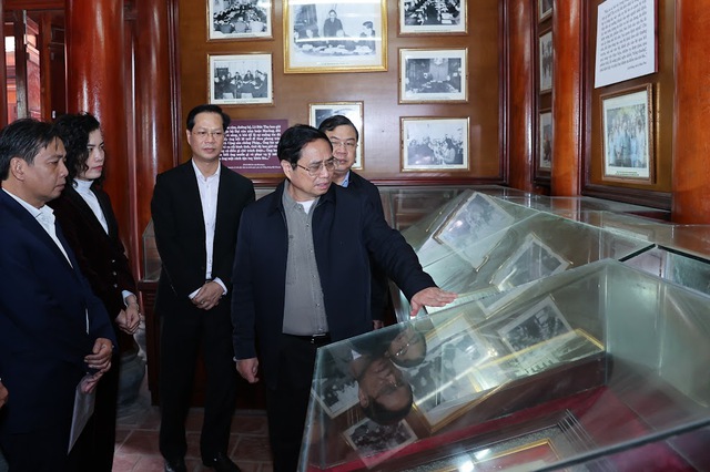 Thủ tướng chúc Tết công nhân lao động, gia đình liệt sĩ tại Nam Định - Ảnh 9.