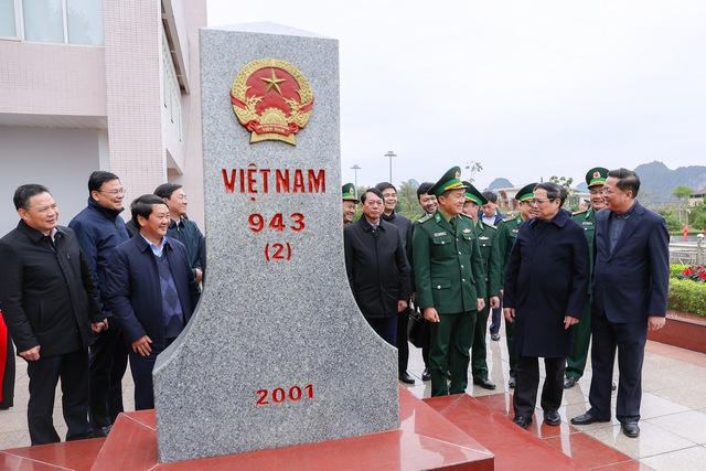 Thủ tướng thăm, chúc Tết mẹ Việt Nam anh hùng, đồng bào, chiến sĩ tại vùng biên giới Cao Bằng - Ảnh 9.