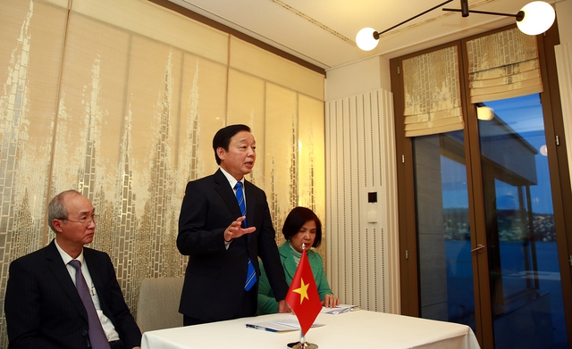 Chùm ảnh: Hoạt động đầu tiên của Phó Thủ tướng Trần Hồng Hà tại Thuỵ Sĩ - Ảnh 1.