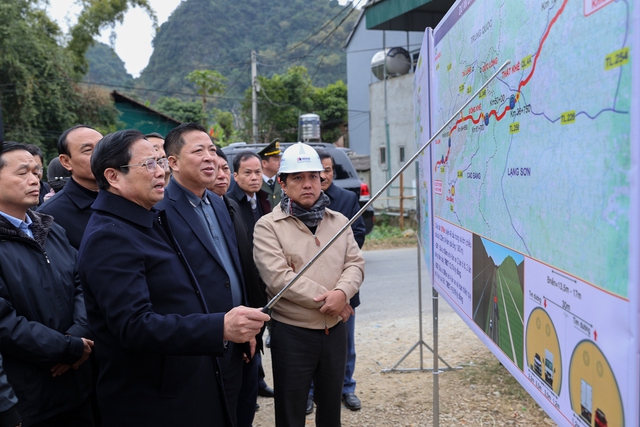 Thủ tướng khảo sát thực địa, thúc đẩy 2 động lực phát triển mới của Cao Bằng - Ảnh 2.