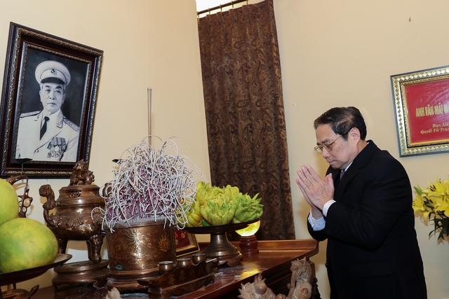Thủ tướng Phạm Minh Chính dâng hương cố Thủ tướng Phạm Văn Đồng và Đại tướng Võ Nguyên Giáp - Ảnh 4.