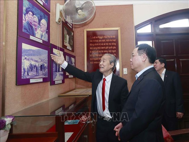 Chủ tịch Quốc hội Vương Đình Huệ tưởng nhớ, tri ân cố Chủ tịch Quốc hội Nguyễn Hữu Thọ - Ảnh 1.