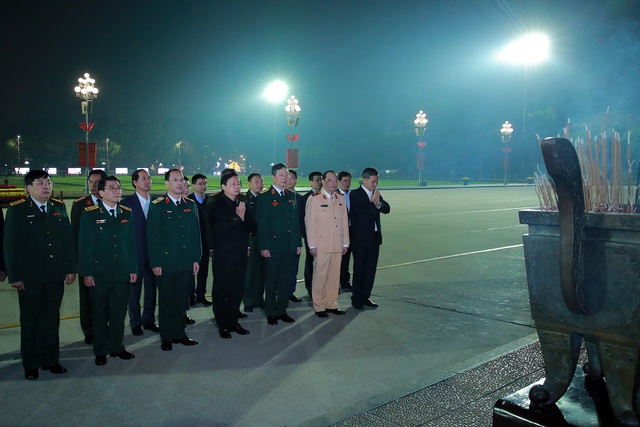 Phó Thủ tướng Trần Hồng Hà thăm, chúc Tết các lực lượng ứng trực đêm Giao thừa - Ảnh 8.
