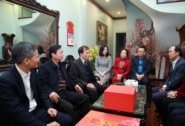 Phó Thủ tướng Trần Hồng Hà thăm, chúc Tết các lực lượng ứng trực đêm Giao thừa - Ảnh 5.