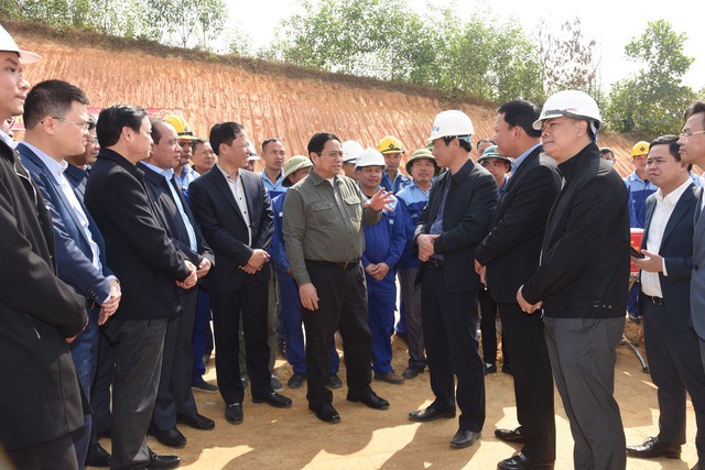 Thủ tướng: Hoàn thành dứt điểm, bảo đảm tiến độ, chất lượng tuyến cao tốc Tuyên Quang-Phú Thọ - Ảnh 4.
