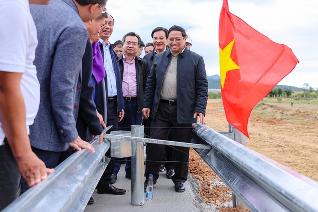 Thủ tướng biểu dương cao tốc Nha Trang – Cam Lâm vượt tiến độ 3 tháng - Ảnh 8.
