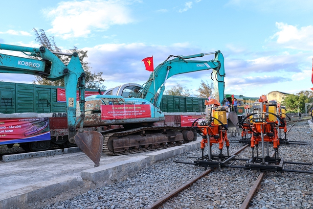 Thủ tướng: Vừa cải tạo, nâng cấp đường sắt Hà Nội – TPHCM, vừa nghiên cứu, chuẩn bị đầu tư đường sắt tốc độ cao Bắc - Nam - Ảnh 5.