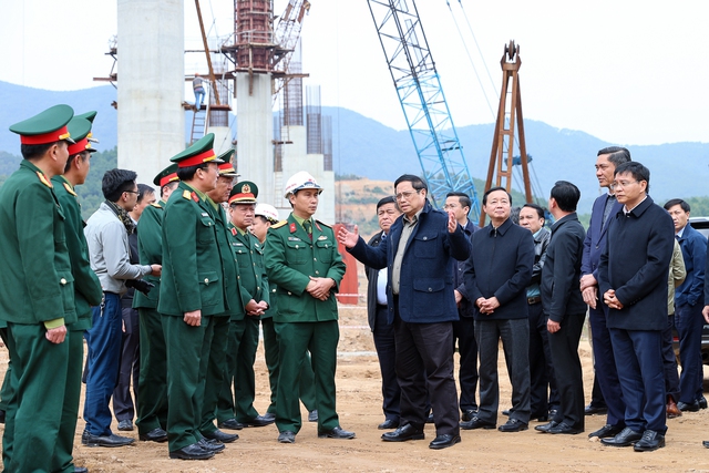 Thủ tướng kiểm tra dự án cao tốc Diễn Châu-Bãi Vọt, thị sát thi công hầm Thần Vũ - Ảnh 1. Thủ tướng kiểm tra dự án cao tốc Diễn Châu-Bãi Vọt, thị sát thi công hầm Thần Vũ - Ảnh 1.