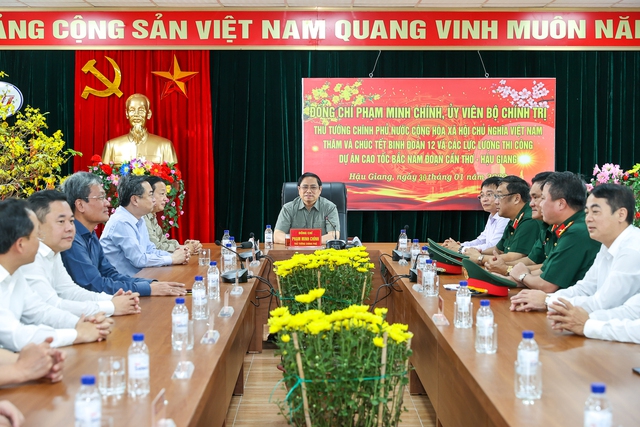 Thủ tướng đôn đốc các dự án cao tốc ĐBSCL, lần thứ 3 thị sát công trường cầu Mỹ Thuận 2 - Ảnh 8.