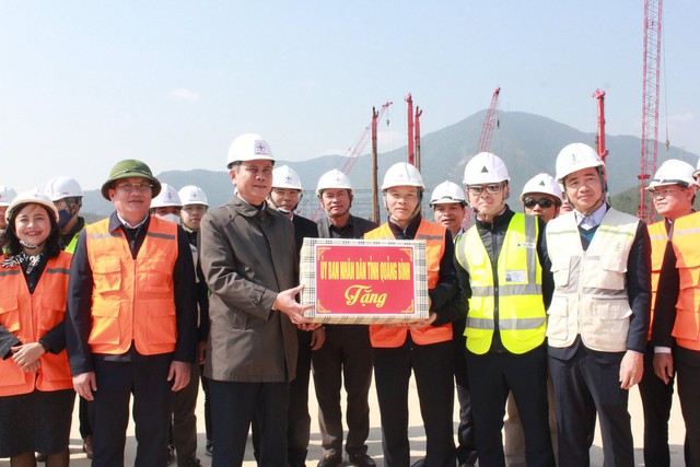 Đà Nẵng, Quảng Bình động viên doanh nghiệp ra quân sản xuất đầu năm - Ảnh 3. Đà Nẵng, Quảng Bình động viên doanh nghiệp ra quân sản xuất đầu năm - Ảnh 3.