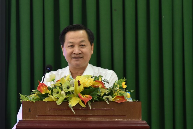 Phó Thủ tướng Lê Minh Khái chúc tết gia đình chính sách, người lao động tỉnh Long An - Ảnh 4.