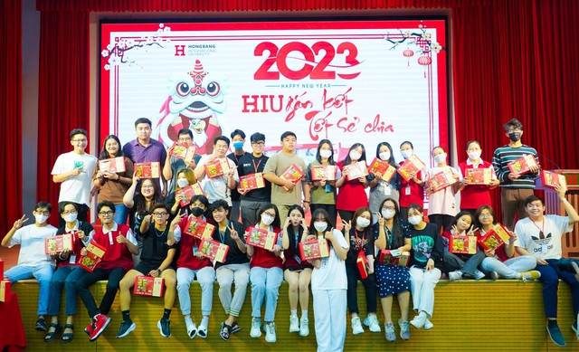 HIU trao hơn 10.000 phần quà cho sinh viên nhân dịp Tết Nguyên Đán 2023 - Ảnh 2.