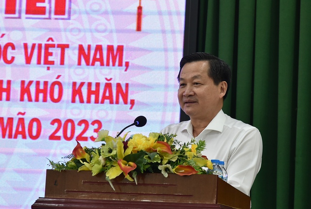 Phó Thủ tướng Lê Minh Khái chúc tết gia đình chính sách, người lao động tỉnh Long An - Ảnh 9.