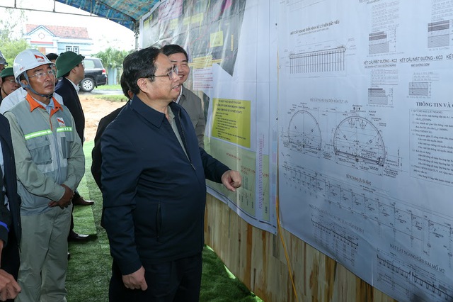 Thủ tướng khảo sát một số công trình, dự án, khu vực quy hoạch trọng điểm tại Phú Yên - Ảnh 4.