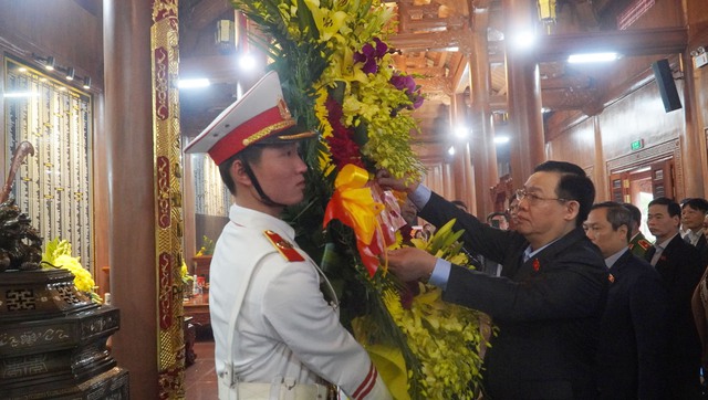 Chủ tịch Quốc hội thăm, chúc Tết người dân tại Quảng Bình - Ảnh 4.