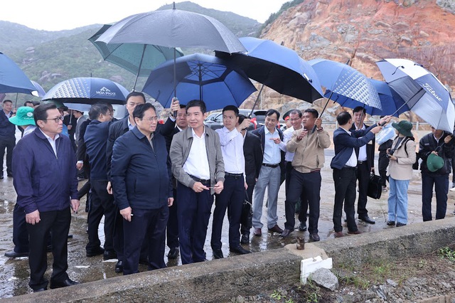 Thủ tướng khảo sát một số công trình, dự án, khu vực quy hoạch trọng điểm tại Phú Yên - Ảnh 1.