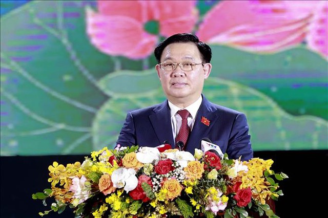 Chủ tịch Quốc hội Vương Đình Huệ dự Lễ Kỷ niệm 60 năm thành lập thành phố Vinh, 235 năm Phượng Hoàng Trung Đô - Ảnh 1.