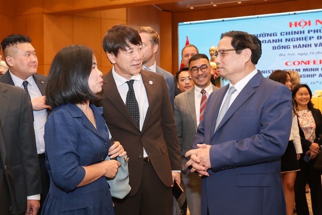 ĐANG TỔNG THUẬT: Thủ tướng Chính phủ gặp mặt cộng đồng doanh nghiệp đầu tư nước ngoài - Ảnh 2.