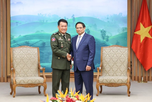 Thủ tướng Phạm Minh Chính tiếp Tổng Tư lệnh Quân đội Hoàng gia Campuchia - Ảnh 1.