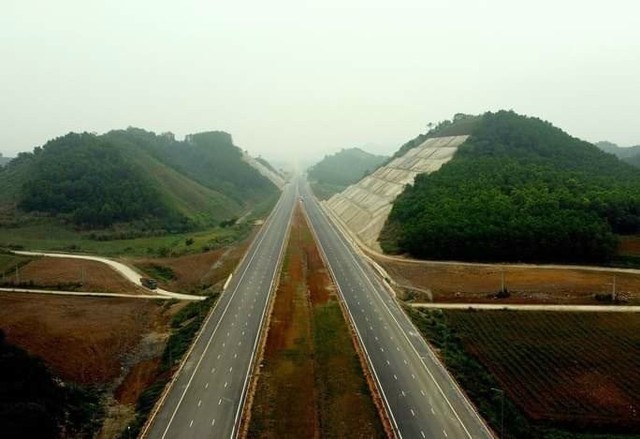 Khẩn trương hoàn trả, phục hồi môi trường sau khi xây xong cao tốc qua Bình Thuận - Ảnh 1.